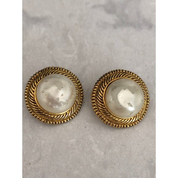 Vtg Authentic Chanel round gold metal faux Pearl clip on earrings
